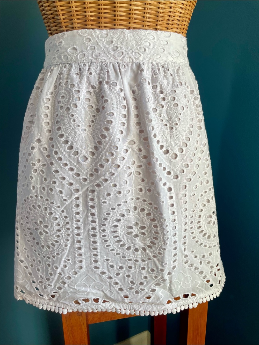 Rye Grass White Eyelet Lace Mini Skirt Embroidered Hem Elastic Waist Size 4